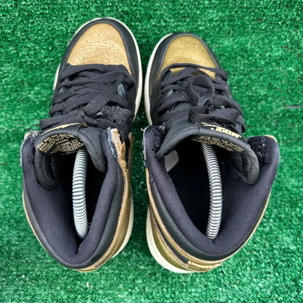 Nike Air Jordan 1 Retro High OG Gold Toe Youth 5.5 W 7 Black Gold 575441-007